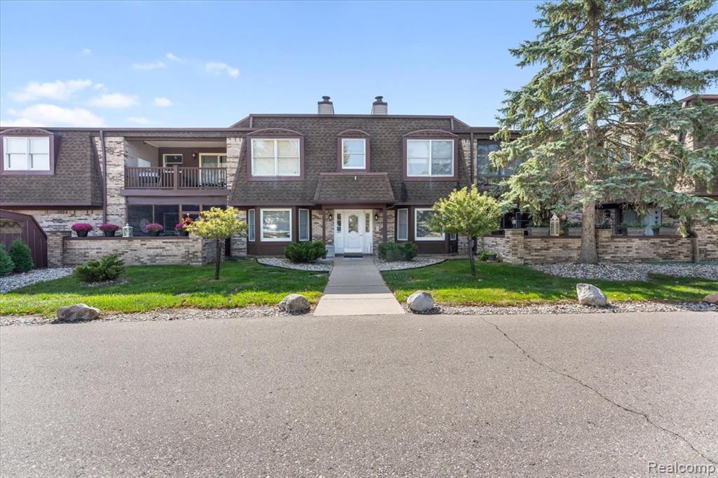 8533 MATHIAS Drive, 35, Grosse Ile, MI 48138