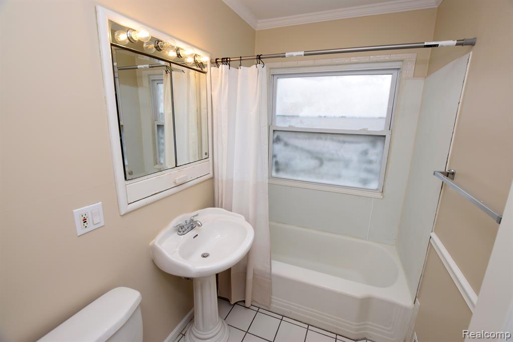 801 FREMONT Street, Flint, MI 48504 — Photo 6