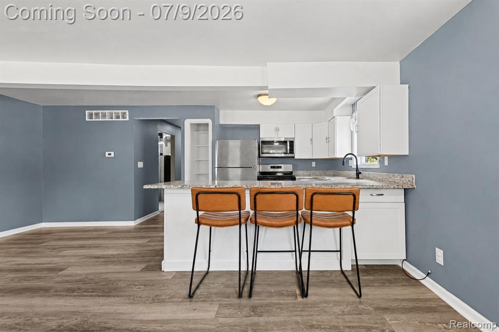4694 Lakeborn Drive, White Lake, MI 48383 — Photo 12