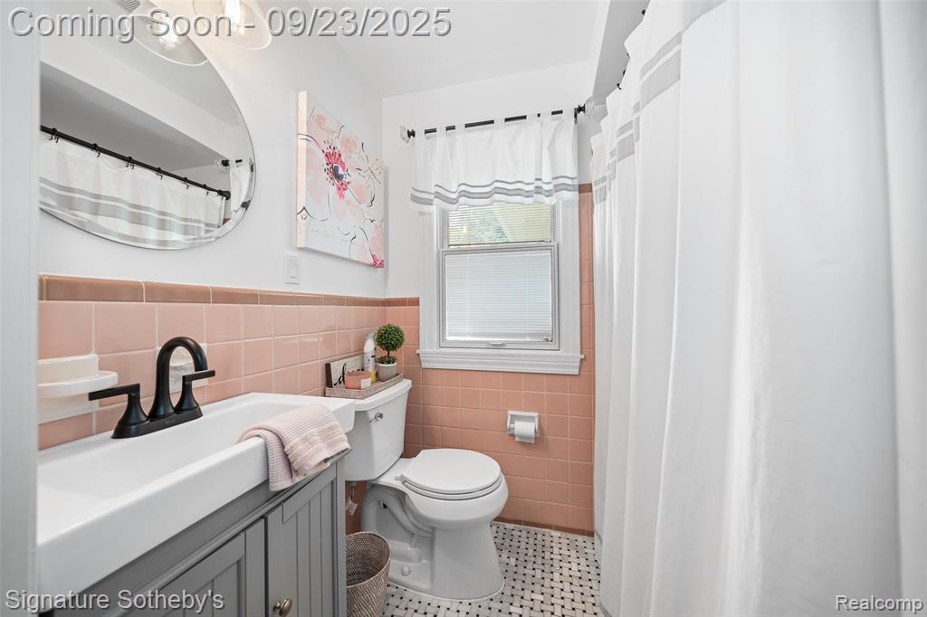 16207 Wetherby Street, Beverly Hills, MI 48025 — Photo 15
