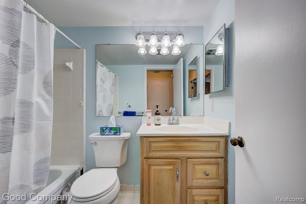 21208 E GLEN HAVEN Circle, Northville, MI 48167 — Photo 21