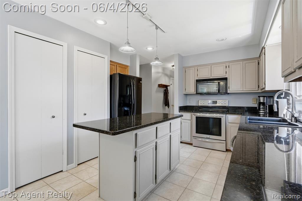 46519 Donahue Avenue, Macomb, MI 48044 — Photo 6