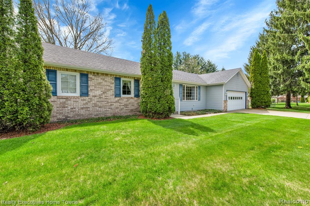 4681 BUCKINGHAM Drive, Port Huron, MI 48060 — Photo 22