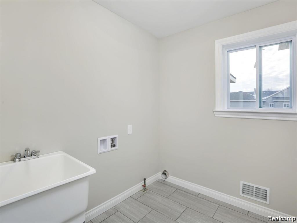 715 ORCHARD RIDGE Court, Ortonville, MI 48462 — Photo 21