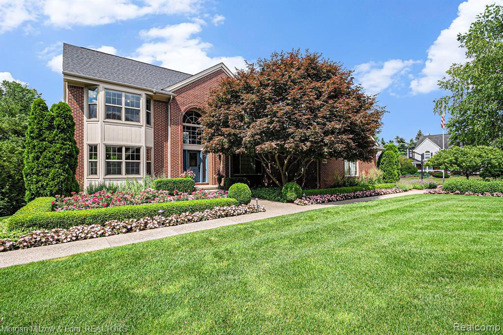 6822 Hubbard Circle, Clarkston, MI 48348 — front exterior