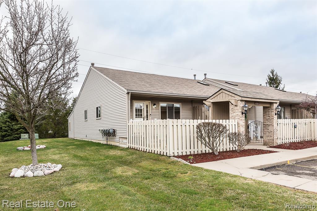 61960 ARLINGTON Circle, 1, South Lyon, MI 48178 — Photo 4
