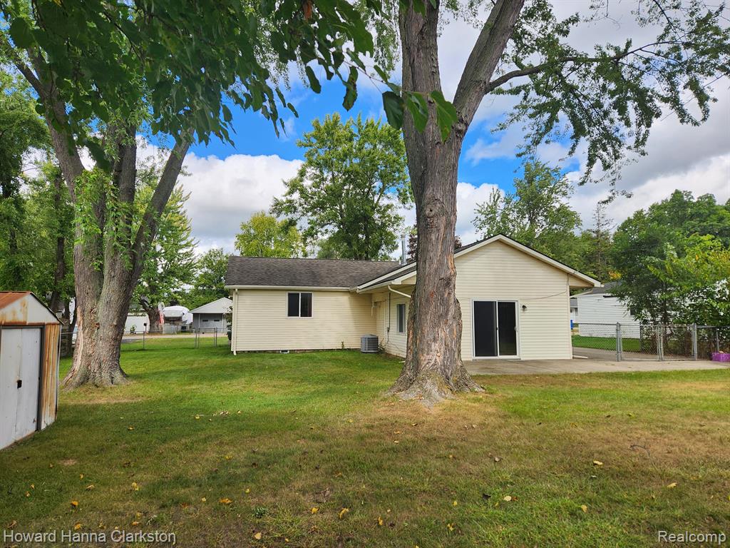 4025 Quillen Avenue, Waterford, MI 48329 — Photo 2