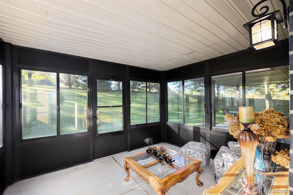 985 Wexford Way, Rochester Hills, MI 48307 — Photo 21