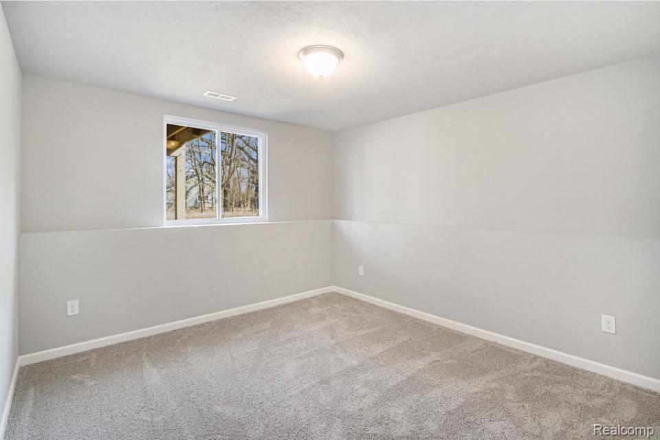7107 TIMBERLINE Drive, Flint, MI 48507 — Photo 13