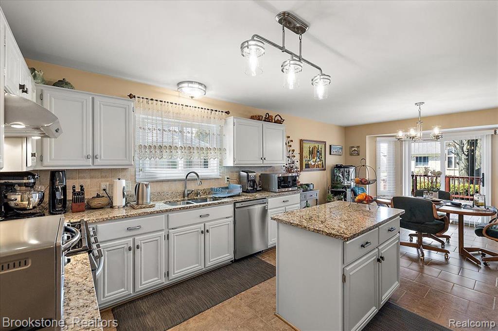 51161 BLUE SPRUCE Drive, Macomb, MI 48042 — Photo 15