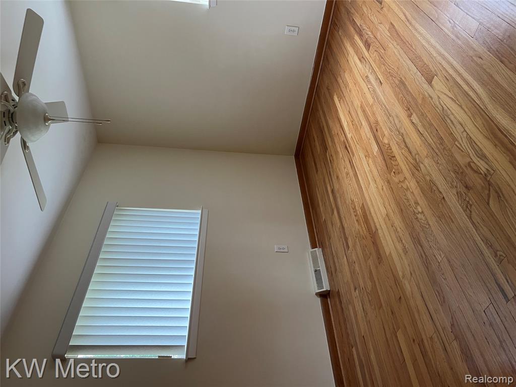 8251 Darlene Street, Warren, MI 48093 — Photo 11