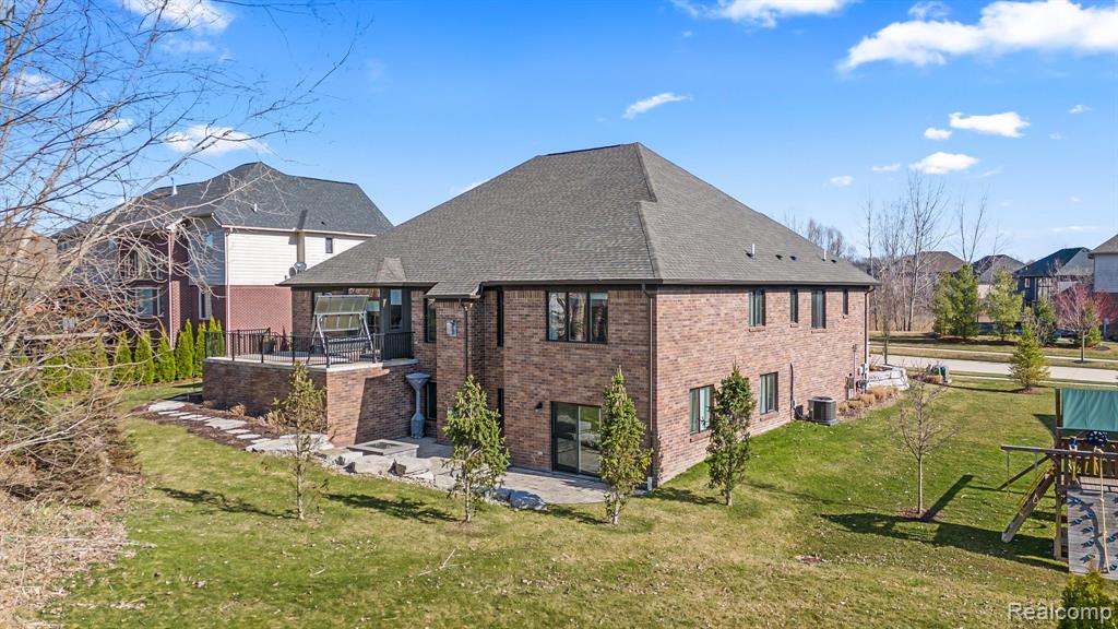 6470 CREEKSIDE Drive, Shelby Twp, MI 48316 — Photo 2
