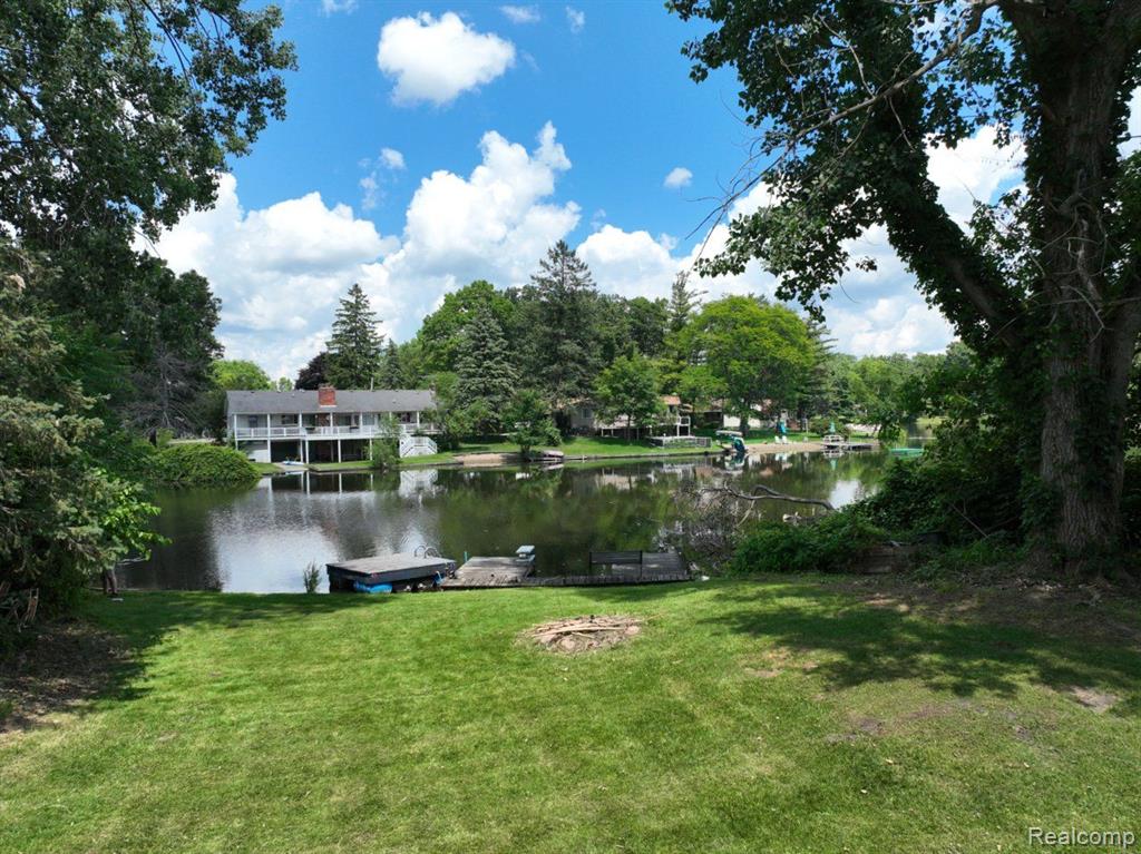 6523 ELLINWOOD Drive, White Lake, MI 48383 — Photo 5