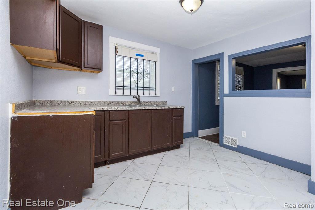 6427 Linsdale Street, Detroit, MI 48204 — Photo 11