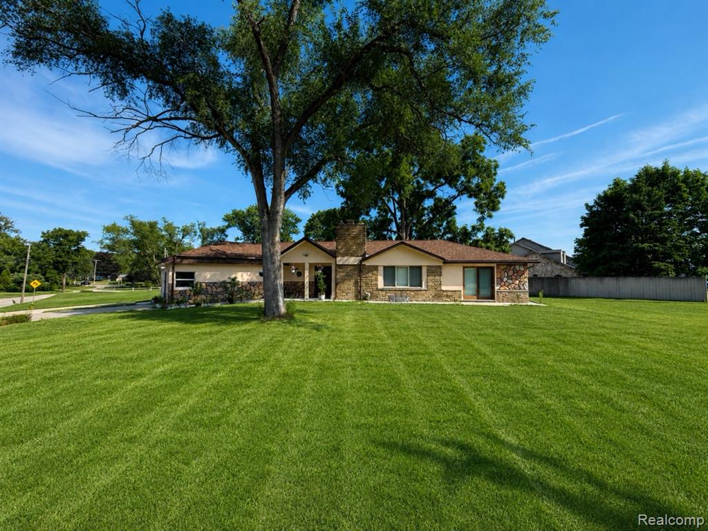 15500 Millar Road, Clinton Twp, MI 48036