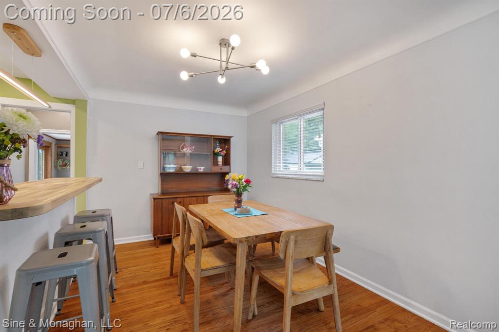 977 ROSLYN Road, Grosse Pointe Woods, MI 48236 — Photo 7