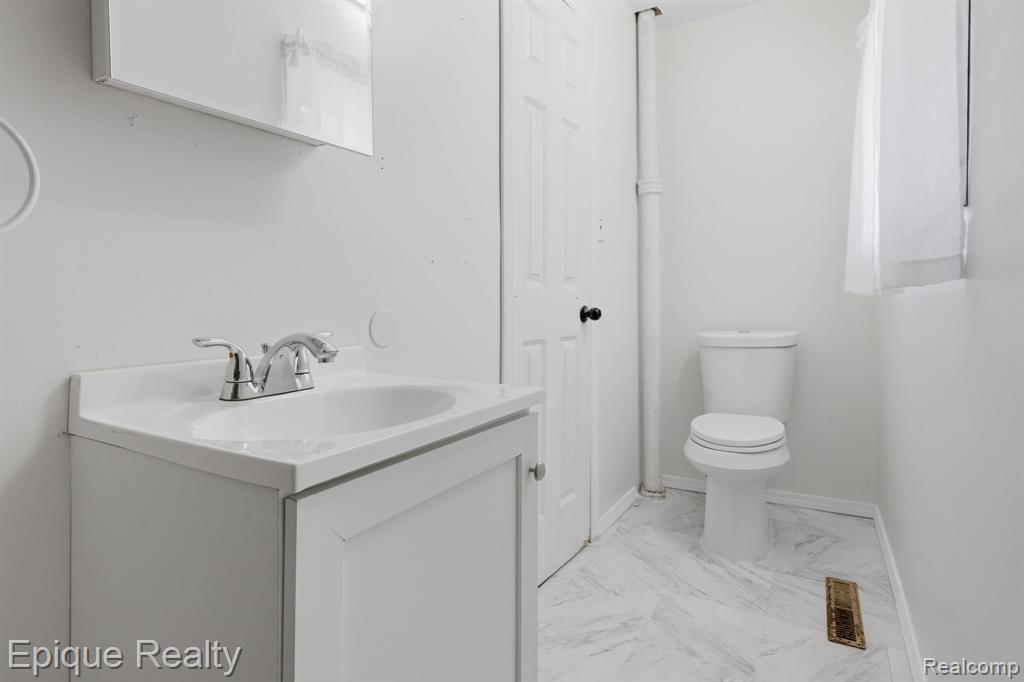 920 Farr Avenue, Owosso, MI 48867 — Photo 13