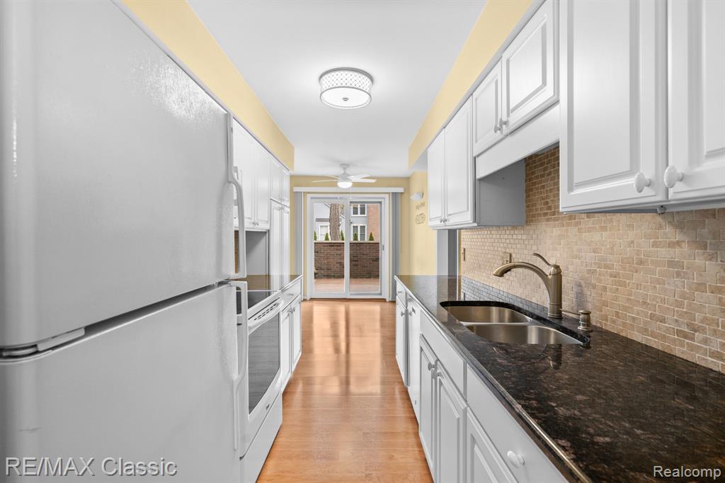 23127 Farmington Road, Farmington, MI 48336 — Photo 23