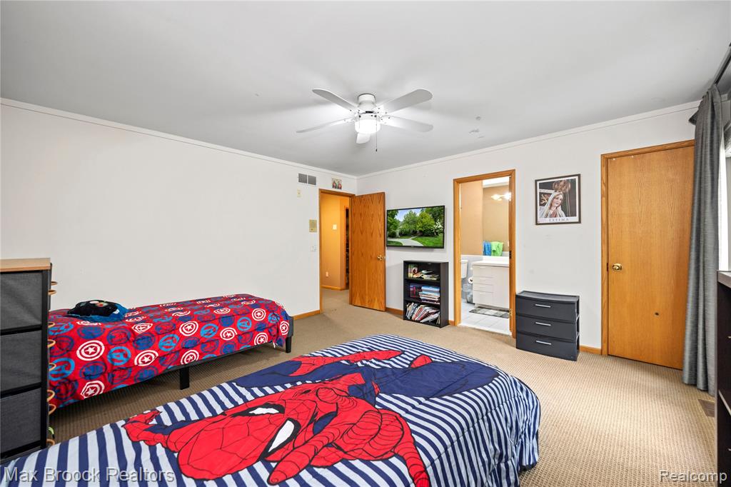6067 Charles Drive, West Bloomfield, MI — Photo 33