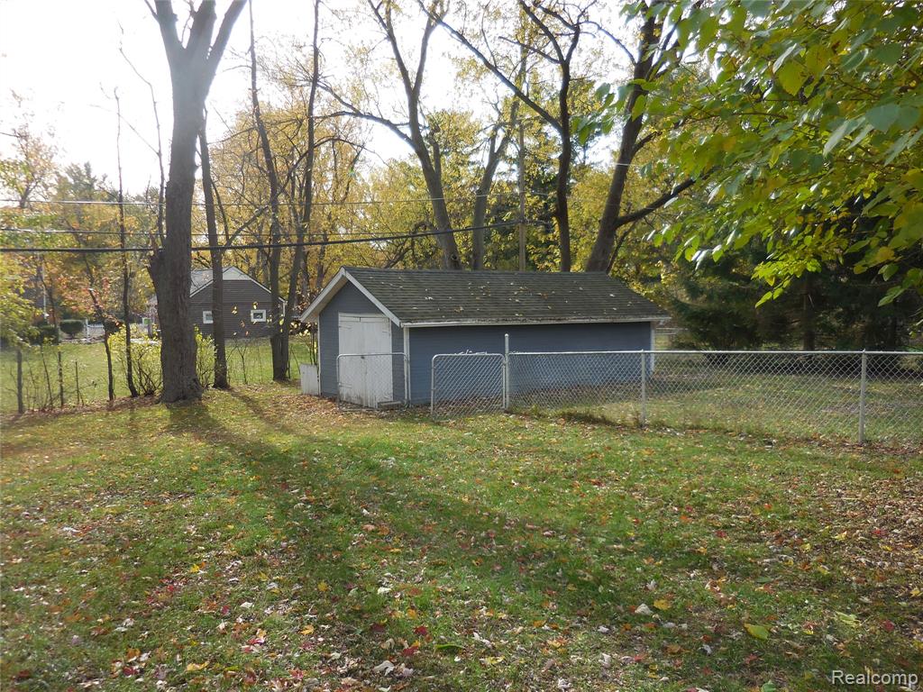 515 Skinner, Highland, MI — Photo 18