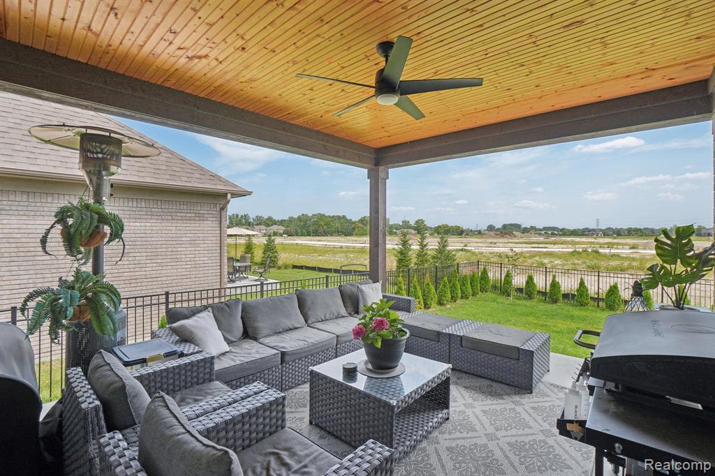54718 LAWSON CREEK Drive, Utica, MI 48316 — Photo 44