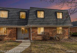 1814 COLONIAL VILLAGE Way, 2, Waterford, MI 48328 — Photo 2