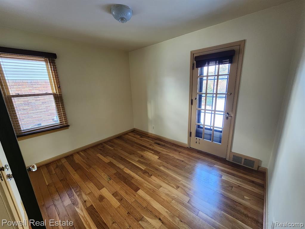 912 Cedarhill Drive, Royal Oak, MI 48067 — Photo 9