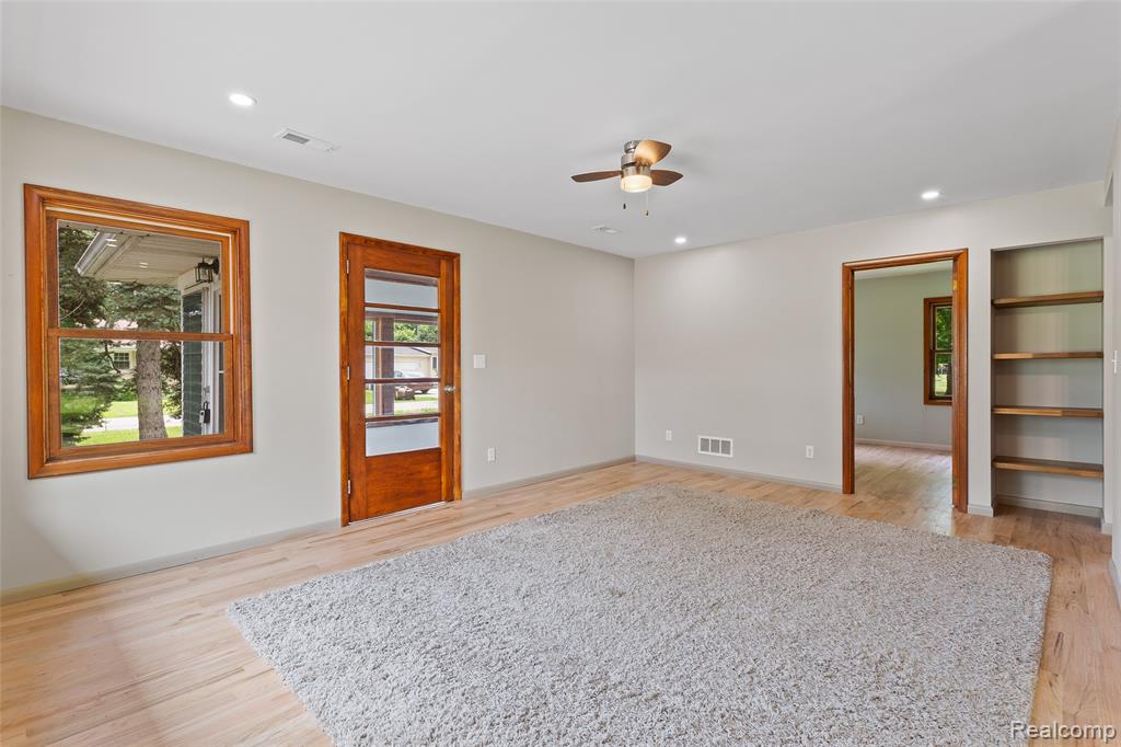 4408 S Lake Drive, Newport, MI 48166 — Photo 9