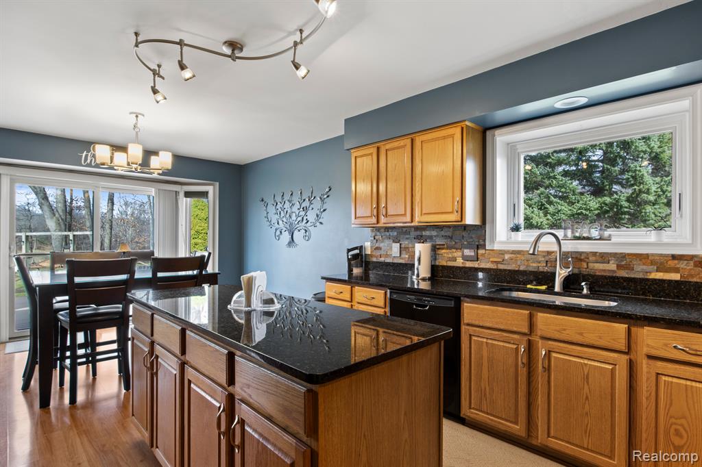 6330 STONEWOOD Drive, White Lake, MI 48383 — Photo 3