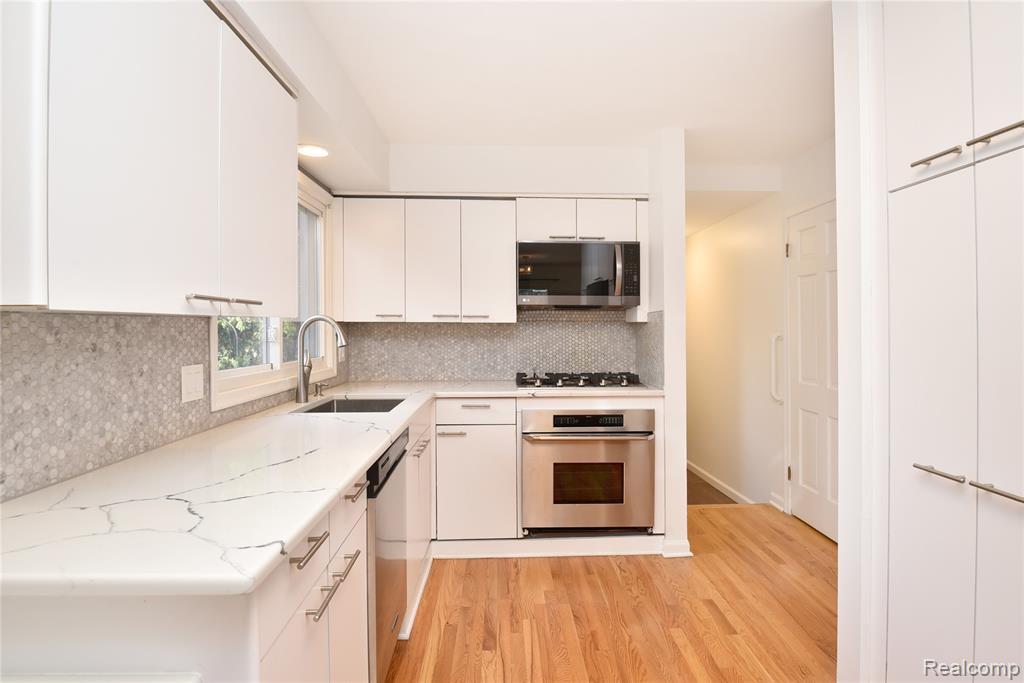 684 Wilshire Drive, Bloomfield Hills, MI 48302 — Photo 11