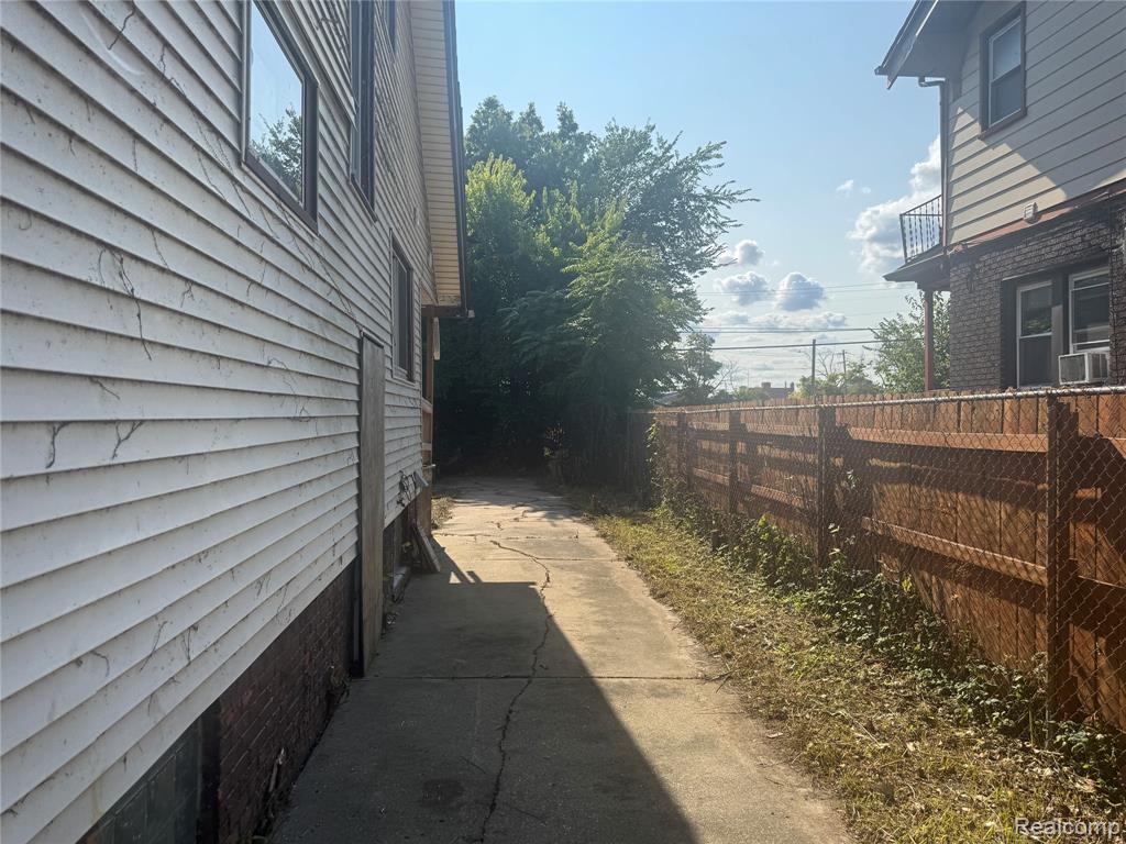 993 Algonquin Street, Detroit, MI 48215 — Photo 4