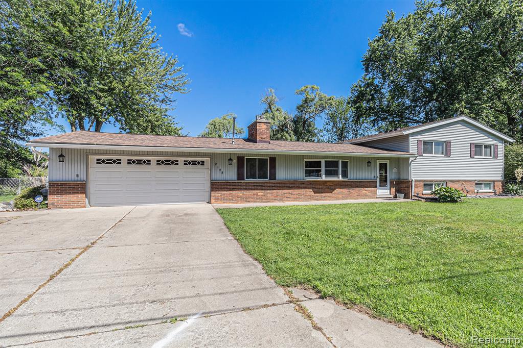 2145 Helmsford Drive, Wolverine Lake, MI 48390 — Photo 3