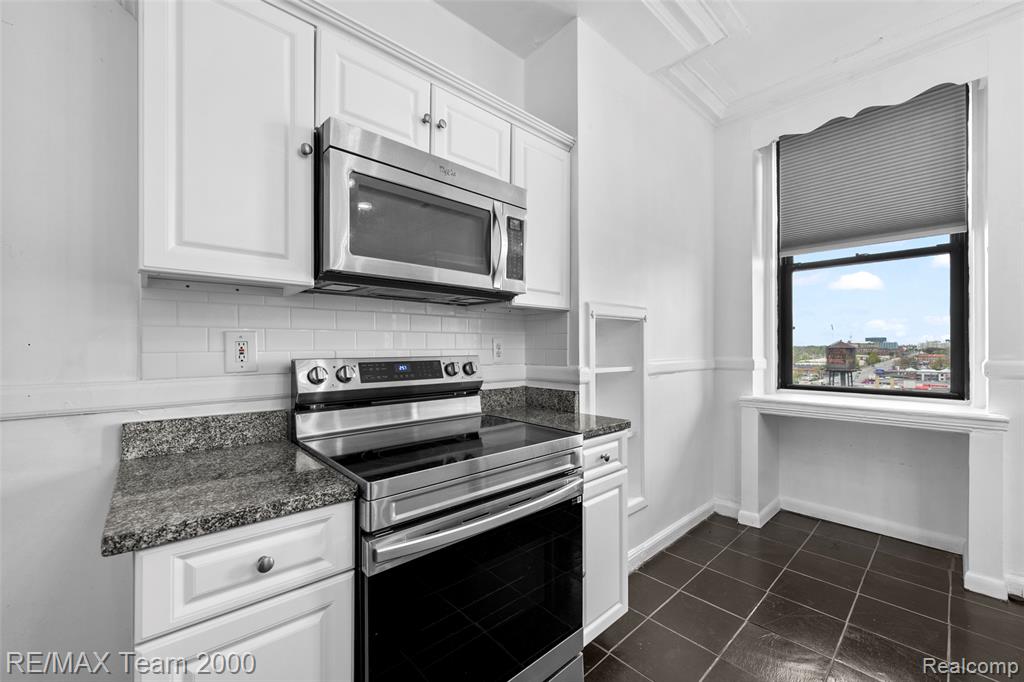 2900 E Jefferson Avenue, 61-C8, Detroit, MI 48207 — Photo 29