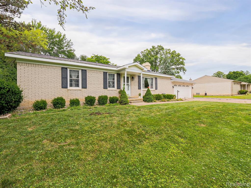 52010 11 Mile Road, South Lyon, MI 48178 — Photo 39