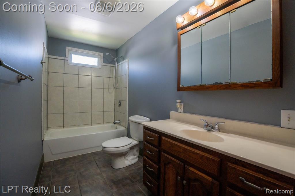 4152 Leith Street, Burton, MI 48509 — Photo 10