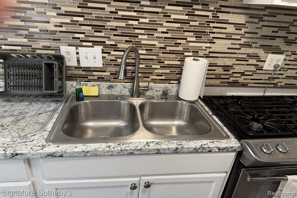 6150 N University Place, Detroit, MI 48224 — Photo 7