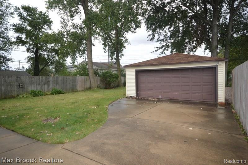 812 S MANITOU, Clawson, MI — Photo 10