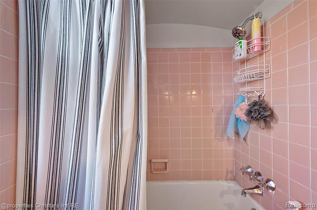 852 Harcourt Road, Grosse Pointe Park, MI 48230 — Photo 35