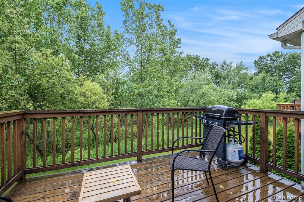 698 Shoreline Drive, Fenton, MI 48430 — Photo 23