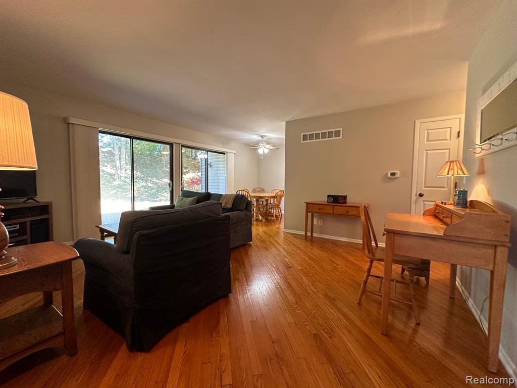 424 W ROCKWELL Street, Fenton, MI 48430 — Photo 18