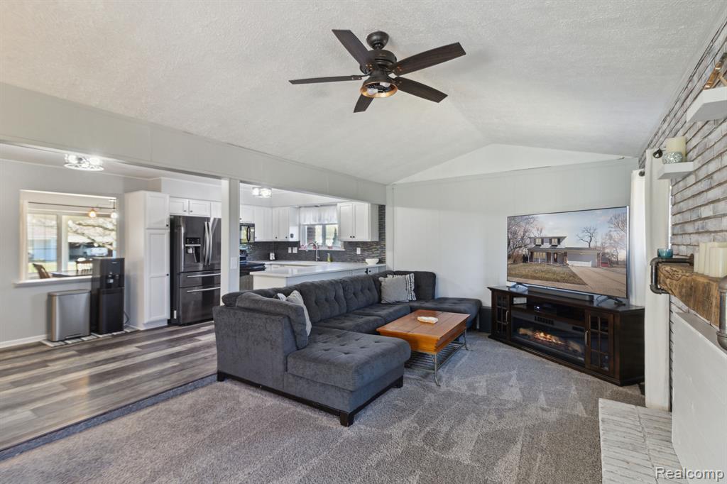 8612 PALOMINO Drive, Commerce Twp, MI 48382 — Photo 8