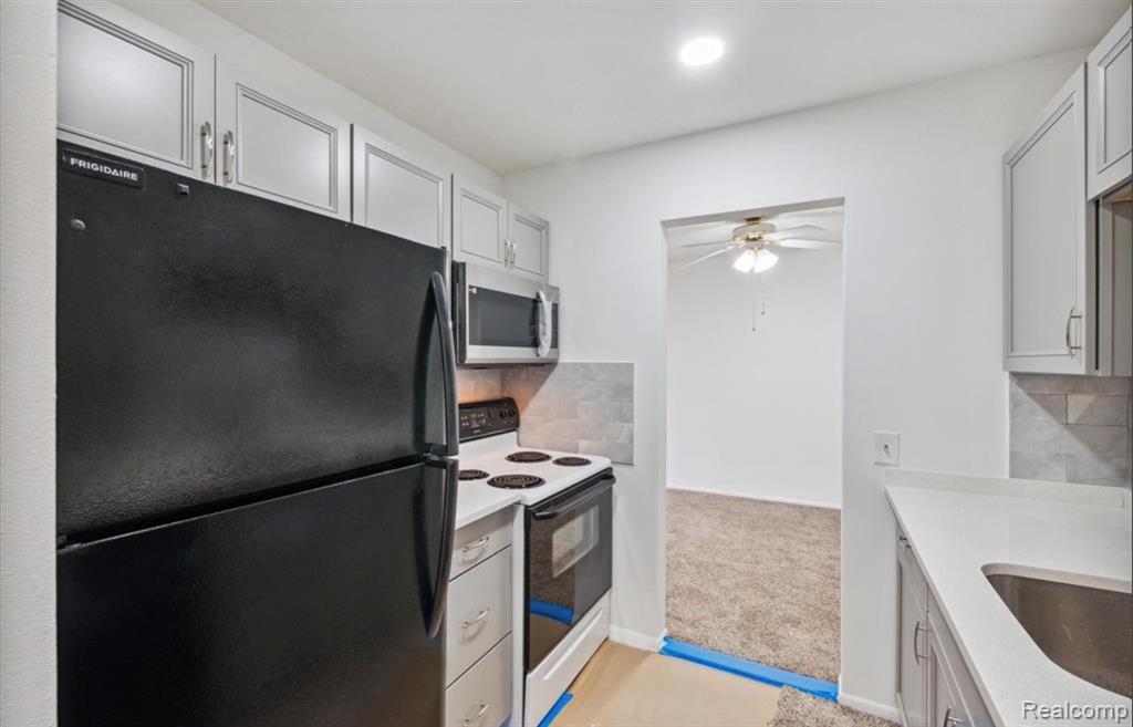 641 E Fox Hills Drive, Bloomfield Hills, MI 48304 — Photo 10