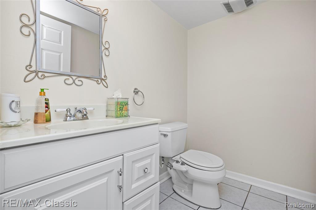 5651 Warrenshire Drive, West Bloomfield, MI — Photo 72
