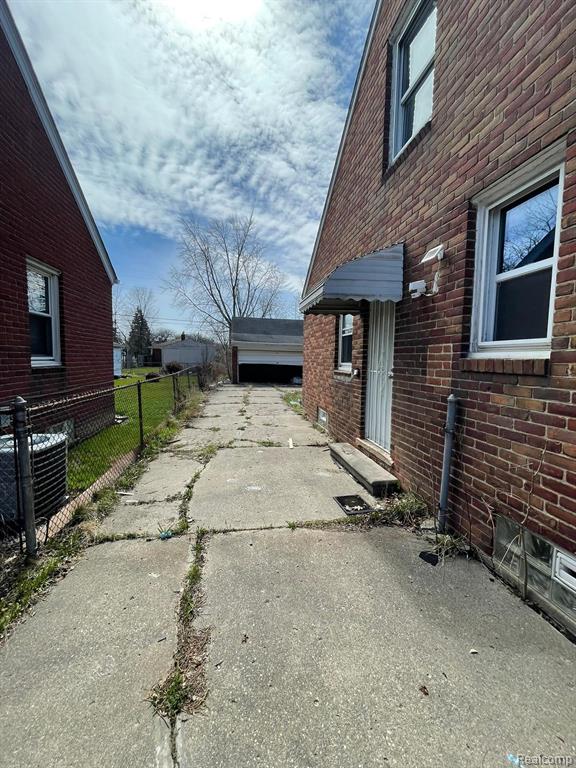 16500 EASTBURN Street - Photo 3