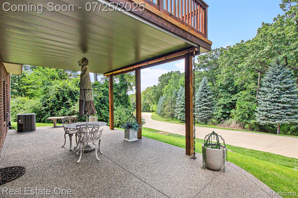 636 Mountain Circle, Rochester Hills, MI 48306 — Photo 16