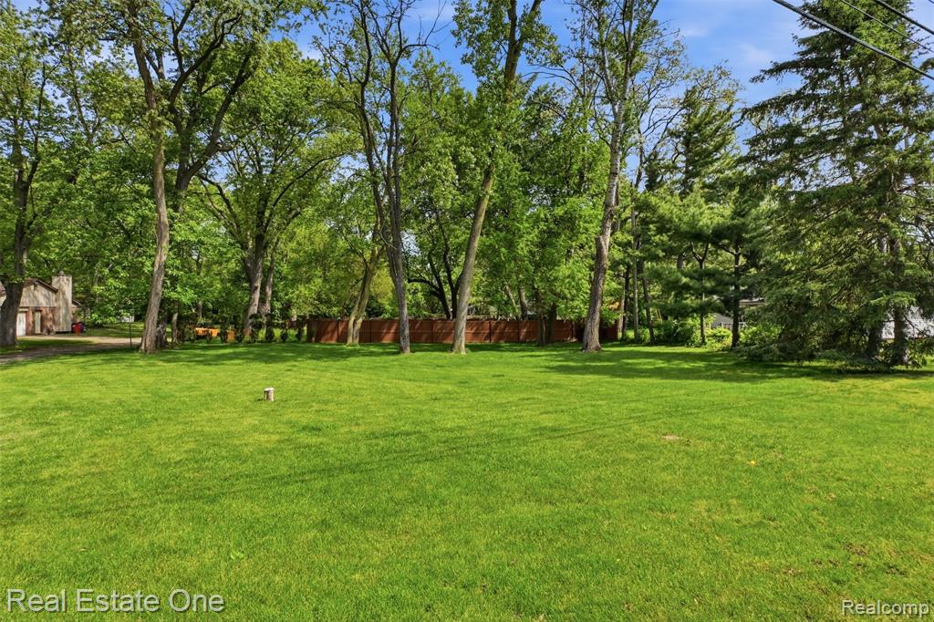6920 Pontiac Trail, West Bloomfield, MI 48323 — Photo 24