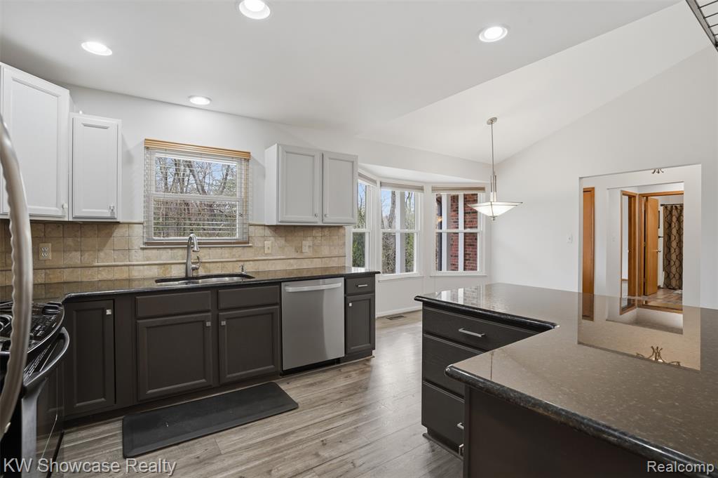 9842 Cedar Island Road, White Lake, MI — Photo 17