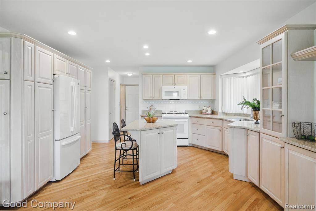 51414 Pinewood Drive, Macomb, MI 48042 — Photo 19
