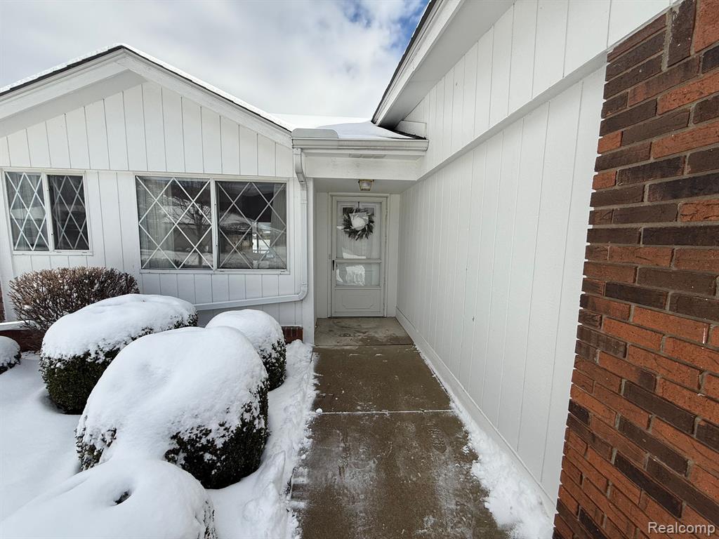774 COUNTRY CLUB Drive, Saint Clair Shores, MI 48082 — Photo 2