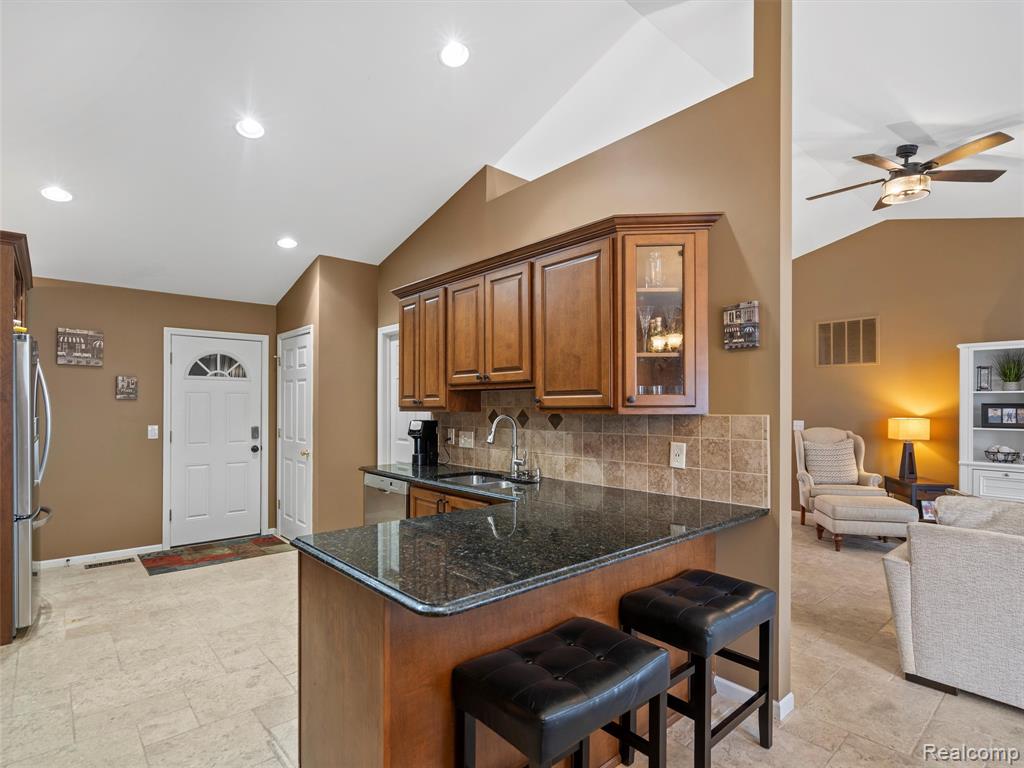 56714 Winding Creek Drive, Macomb, MI 48042 — Photo 12